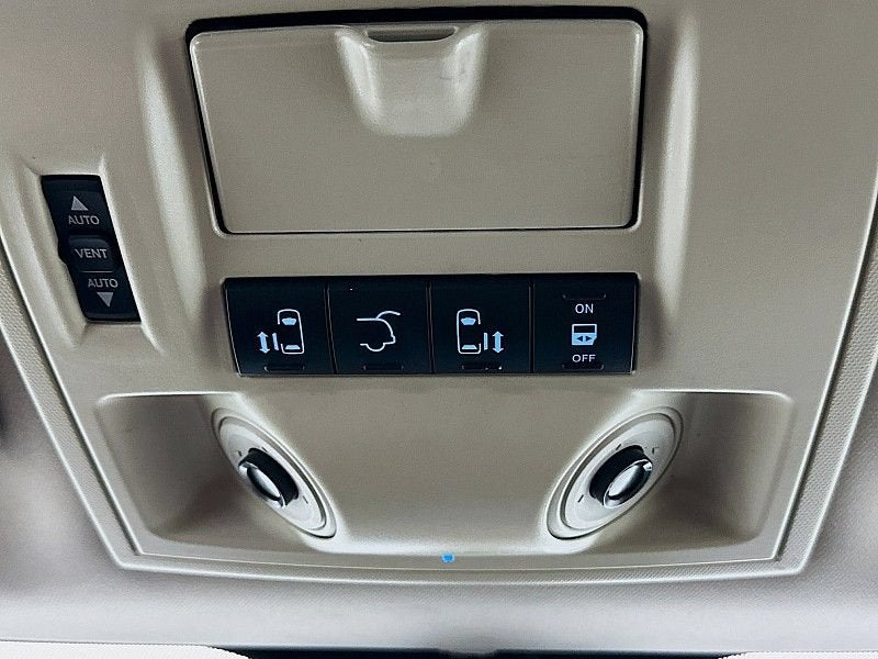 2013 Chrysler Town & Country Limited