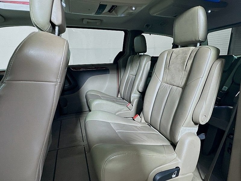 2013 Chrysler Town & Country Limited